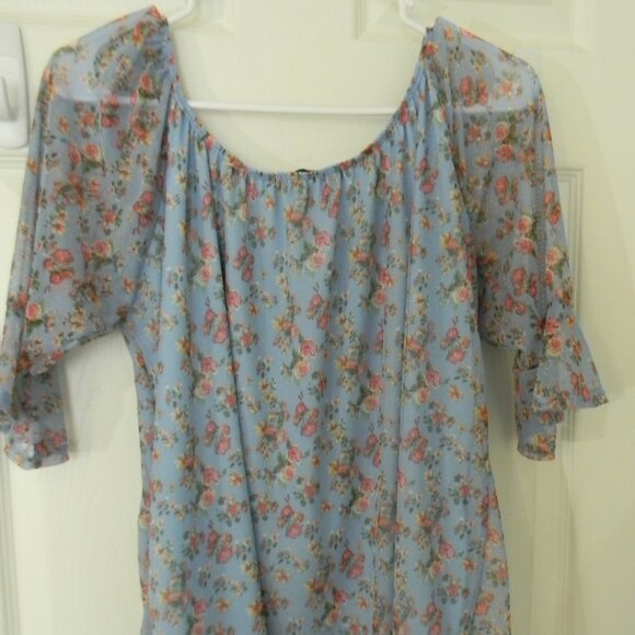 Wilde Blouse Blue Floral Career Dressy Spring Lightweight Feminine Flutter NWOT - Picture 2 of 3